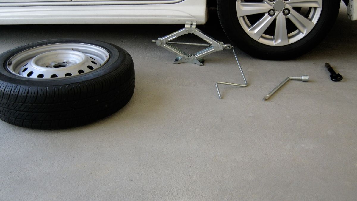 equipamentos necessários para trocar pneu do carro